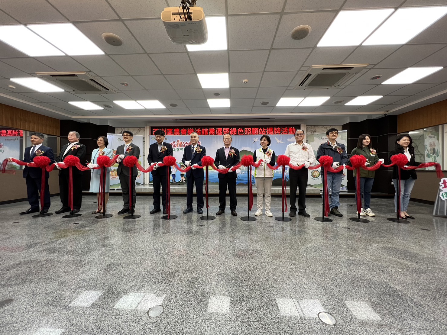 蘆洲區農會蘆農樂活館今(24)日盛大開幕,舉辦剪綵活動