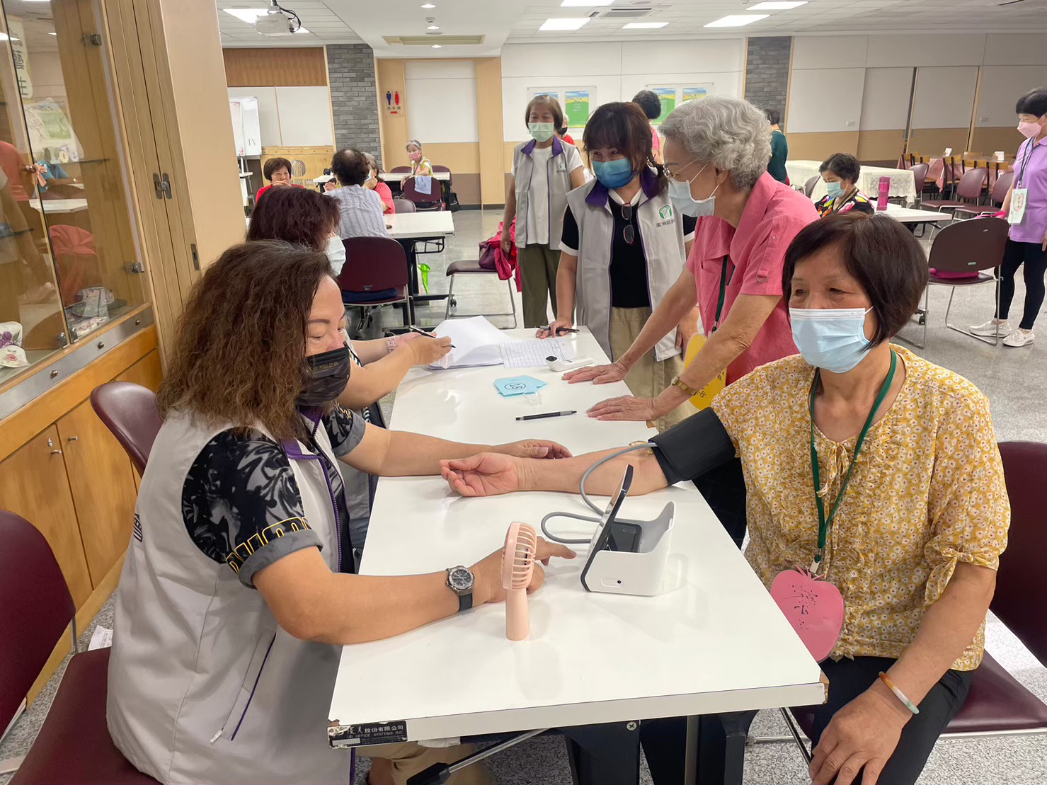 蘆農綠色照顧站以定點及訪問方式提供高齡者健康諮詢及關懷服務。蘆農綠色照顧站從3月至今服務長者近700人,打造高齡友善生活環境