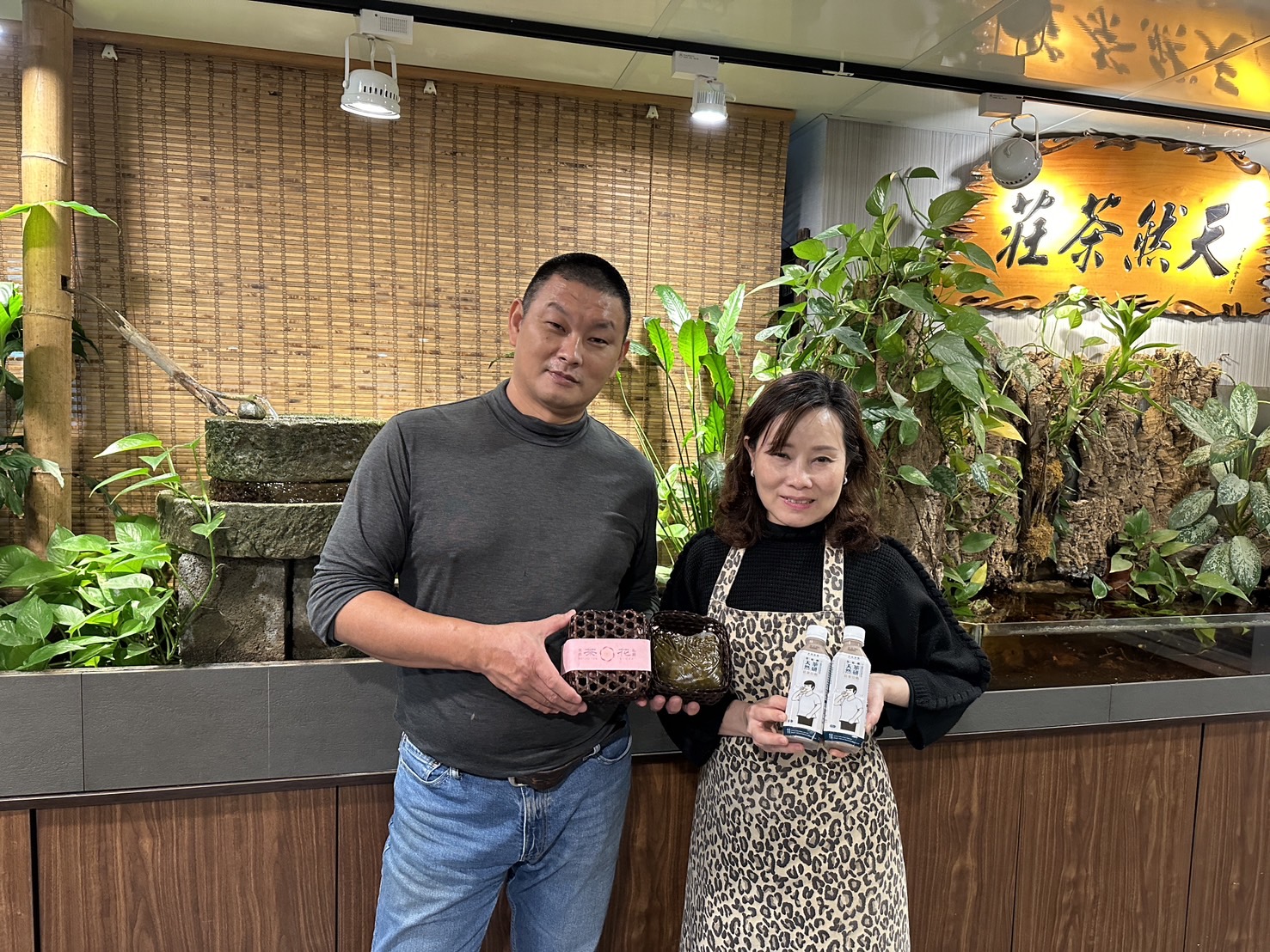 汐止「天然茶莊」過年正常營業,推出茶葉紅豆年糕及紅茶豆奶