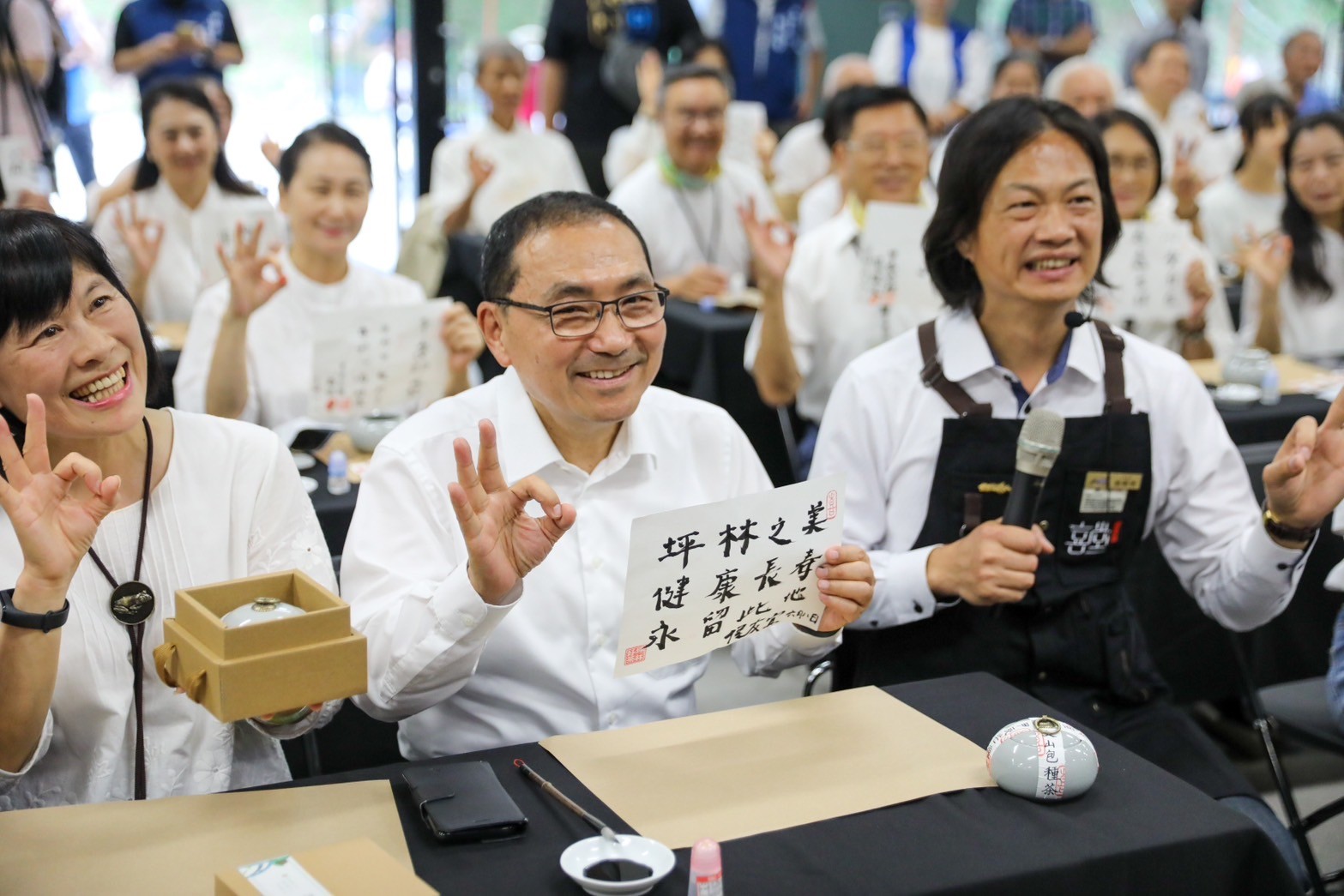 市長侯友宜寫下坪林之美健康長壽永留此地