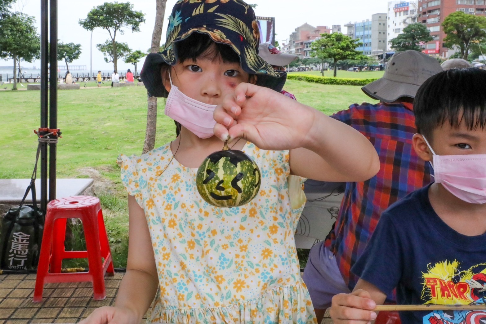 6月14及15日在淡水金色水岸辦理大南瓜比賽主場展售會活動,現場民眾南瓜DIY體驗_0