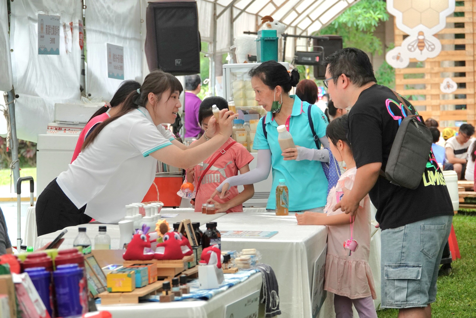 今明2日三峽區納涼祭展售茶筍蜜農特產品