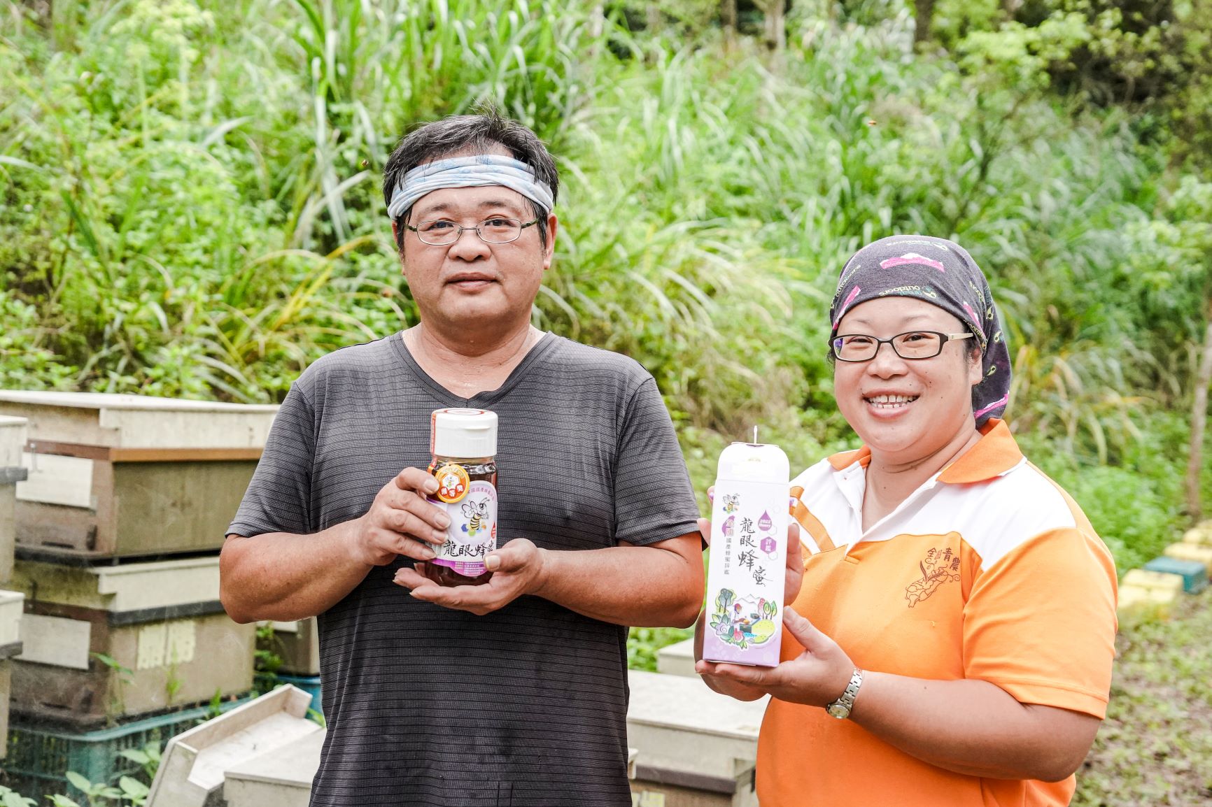鼎勝養蜂場透過這樣輕鬆有趣的設攤方式,讓孩子們親近大自然,了解蜂蜜的來源。