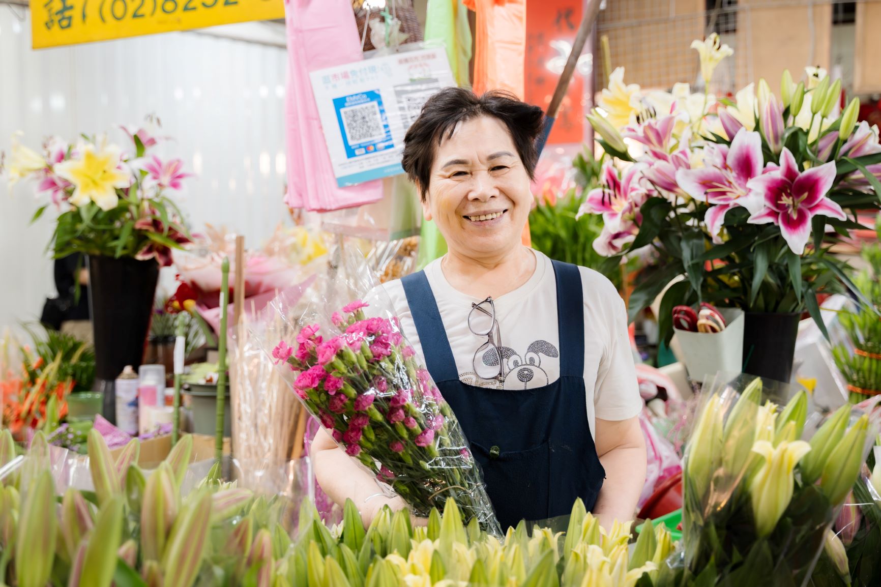歡迎民眾前來板橋花市挑選母親節花禮,傳達心意。
