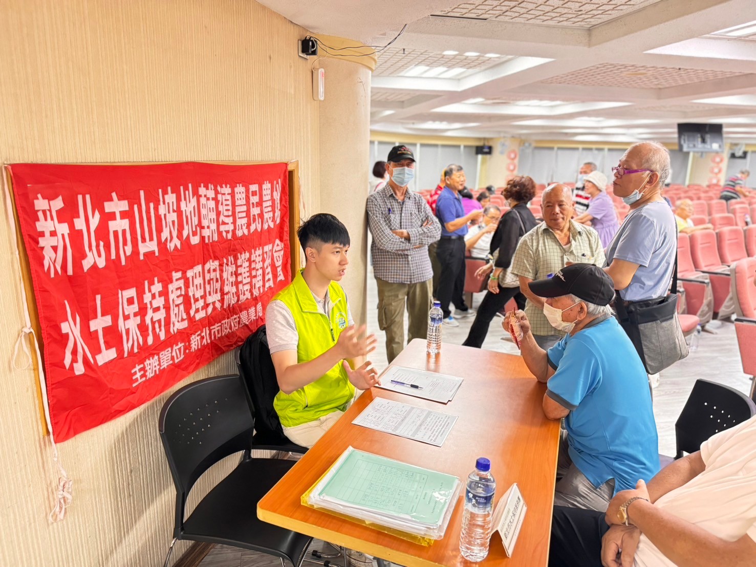 現場提供水保諮詢服務,協助民眾解決山坡地水土保持問題