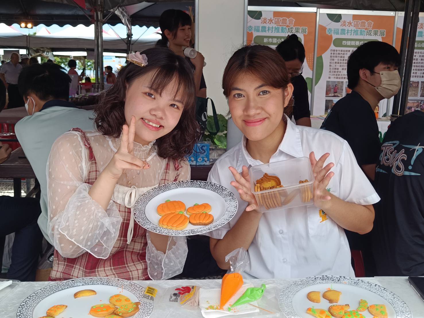 民眾現場體驗南瓜diy