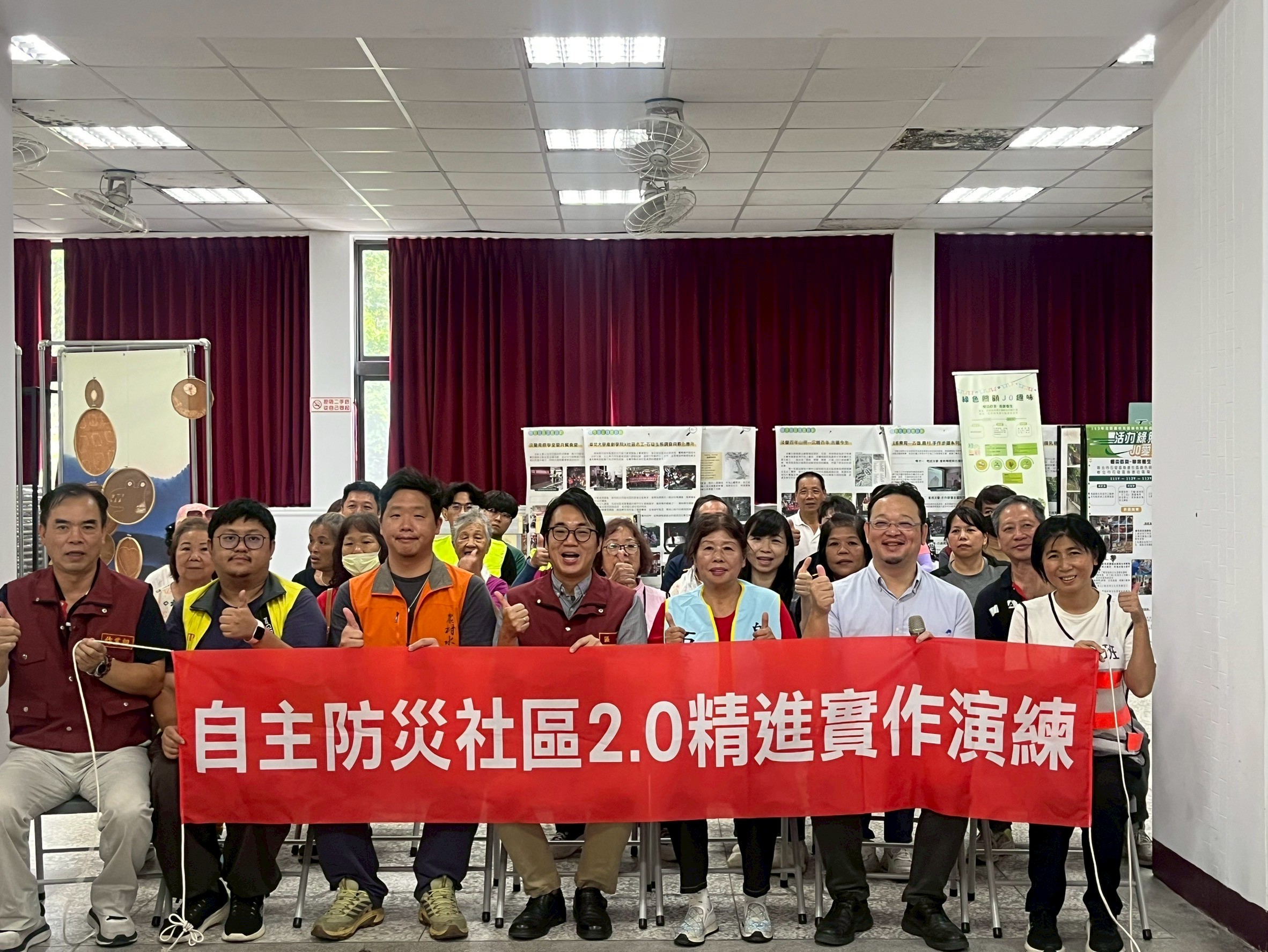 新北市政府農業局日前於新北市石碇區烏塗市民活動中心辦理土石流自主防災社區實作演練