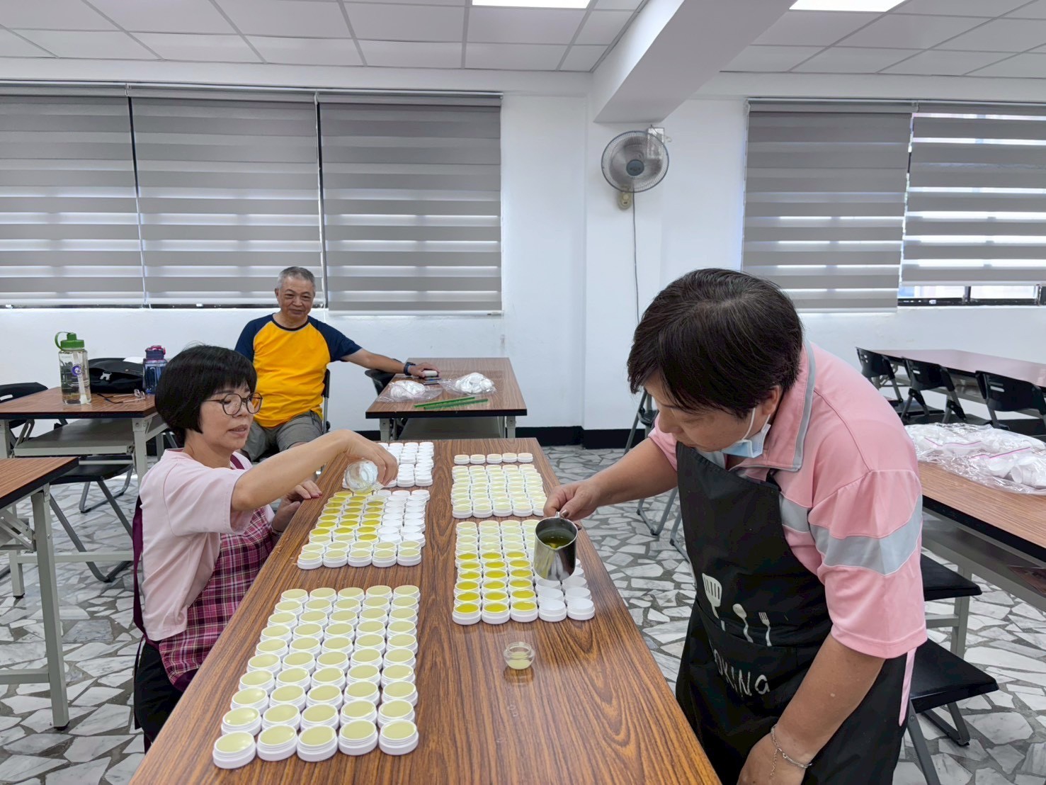 志工媽媽製作萬用精油膏