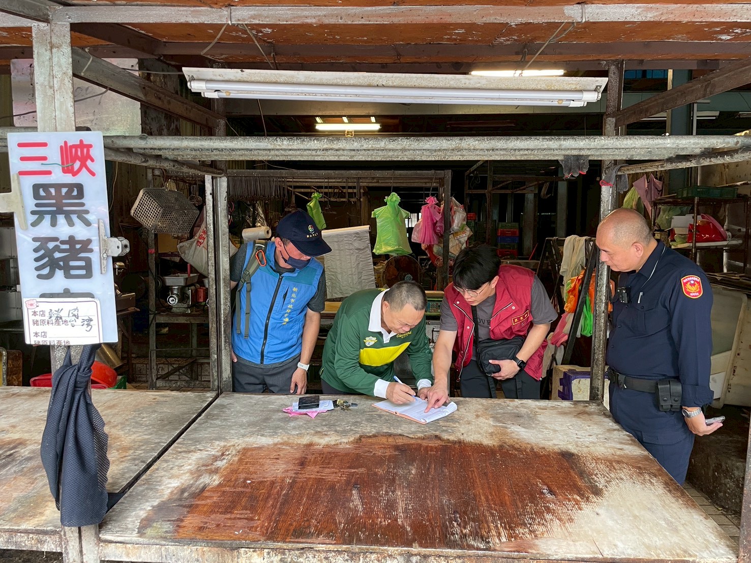 新北市府農業局及市場處今(30日)早前往稽查