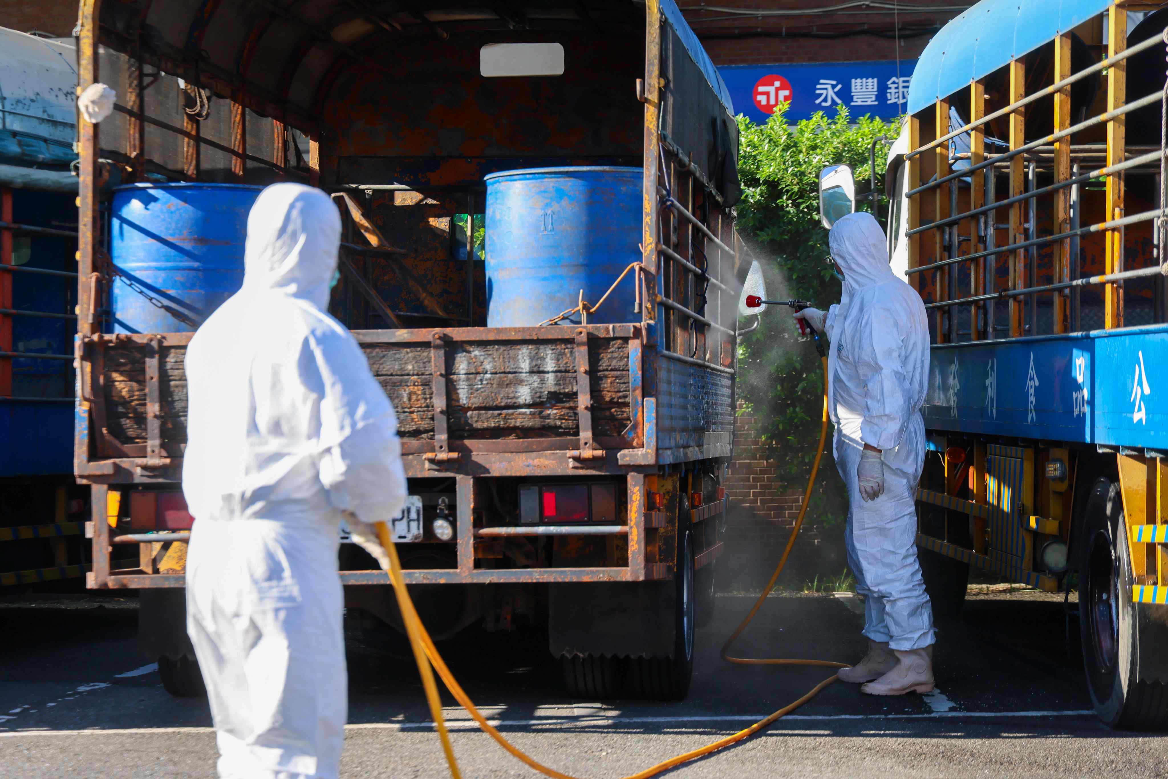 新北肉品市場加強相關車輛清消