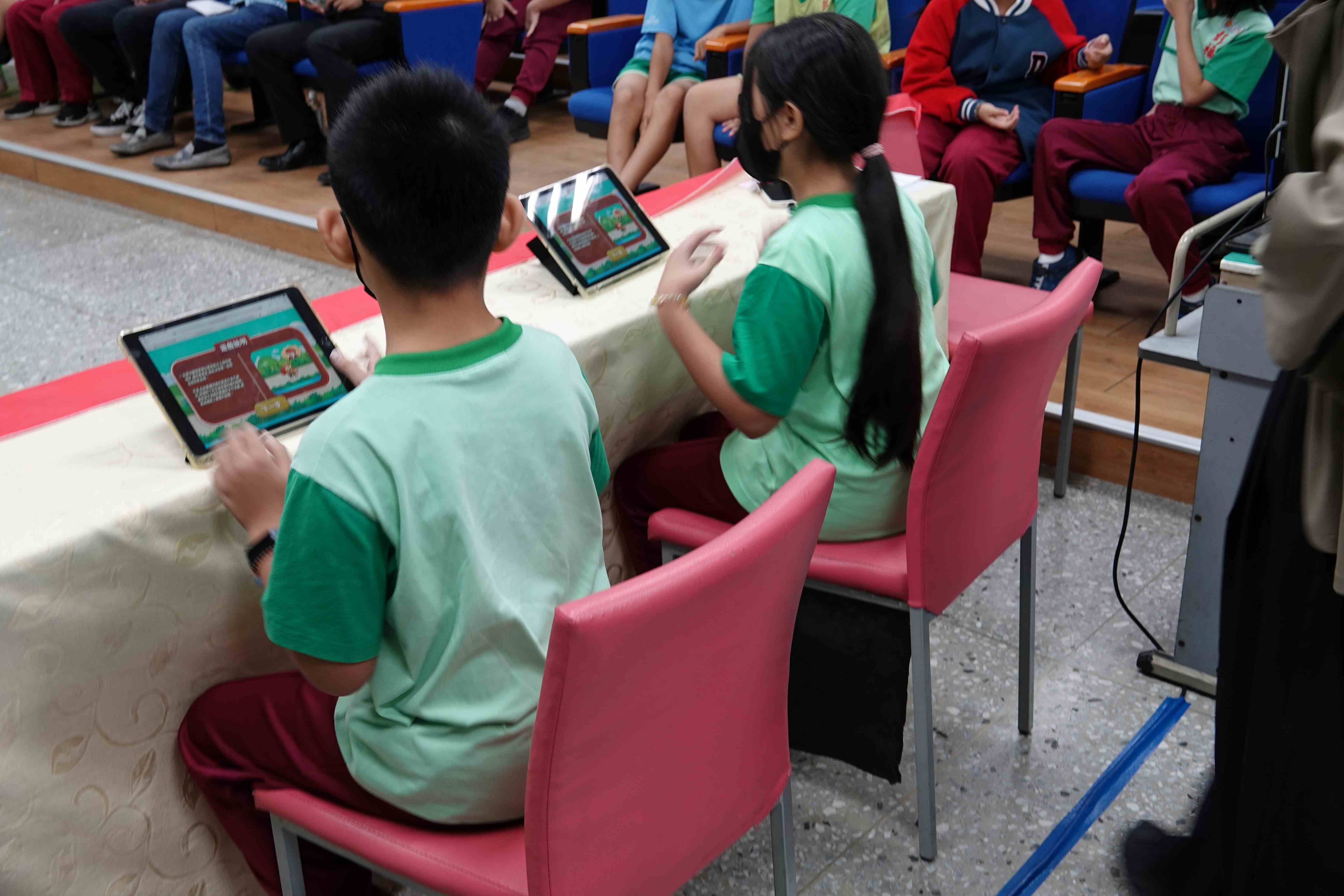 學生在遊戲競賽過程中，以邊玩邊學的方式學習水土保持知識