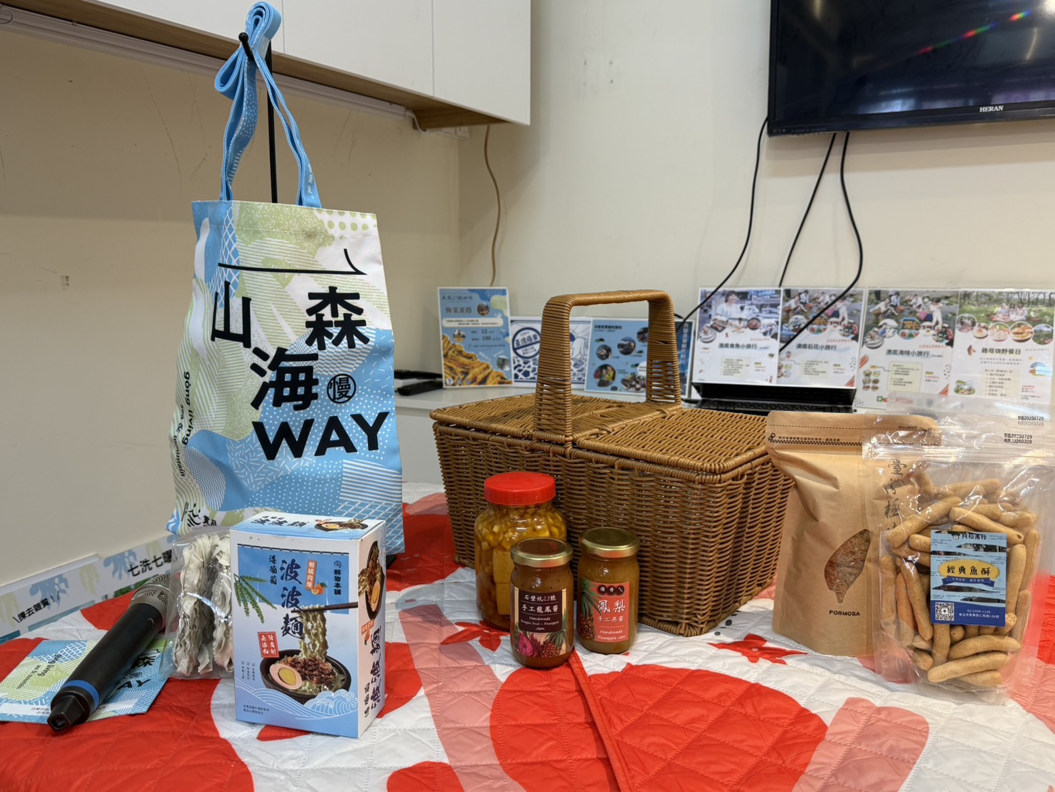 「品味貢寮」串聯在地品牌推出野餐組與各式伴手禮,透過共同品牌行銷貢寮