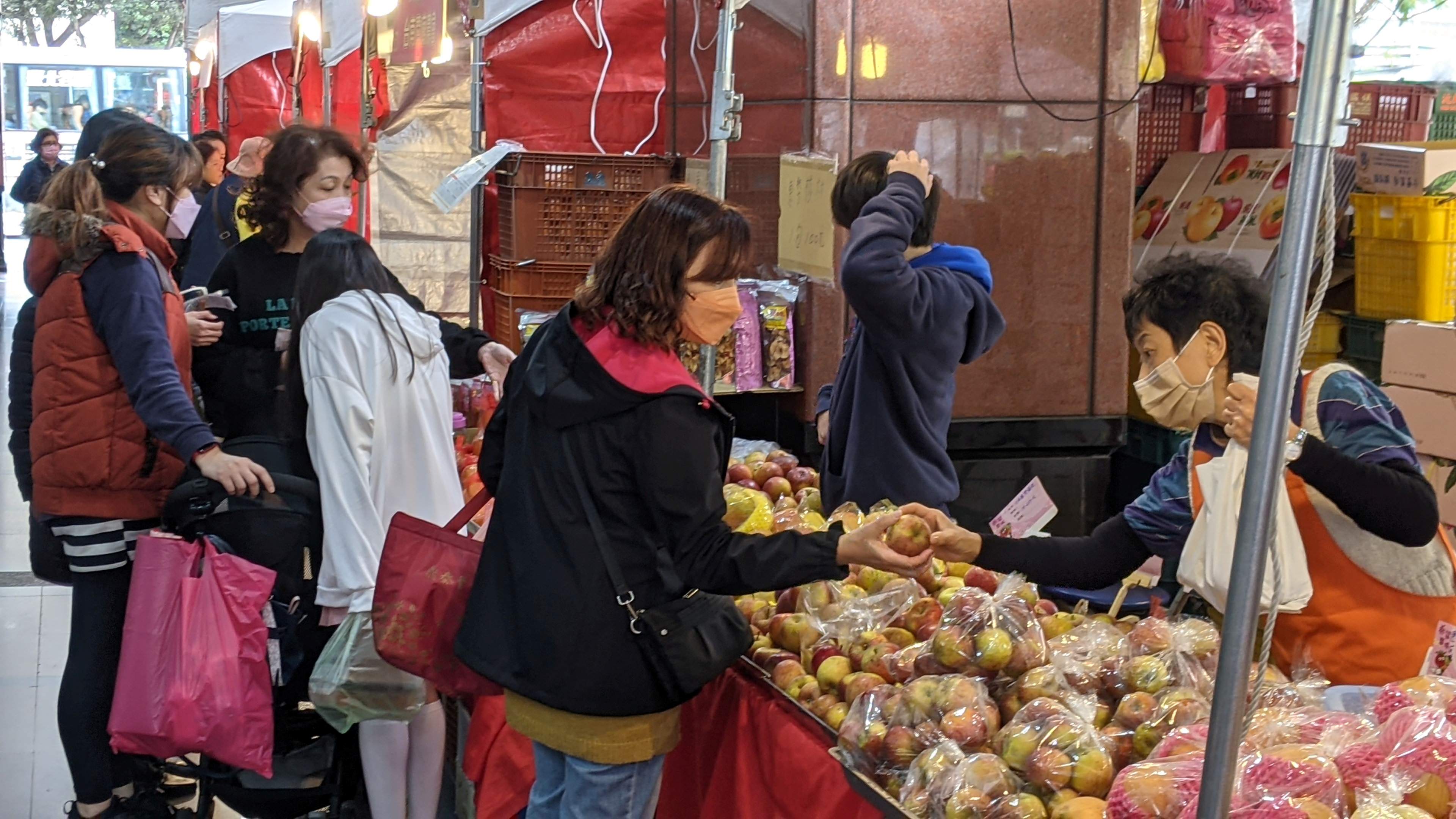 板農年貨大街網羅新北在地小農產品與全台各地精選農漁特產(資料照片)