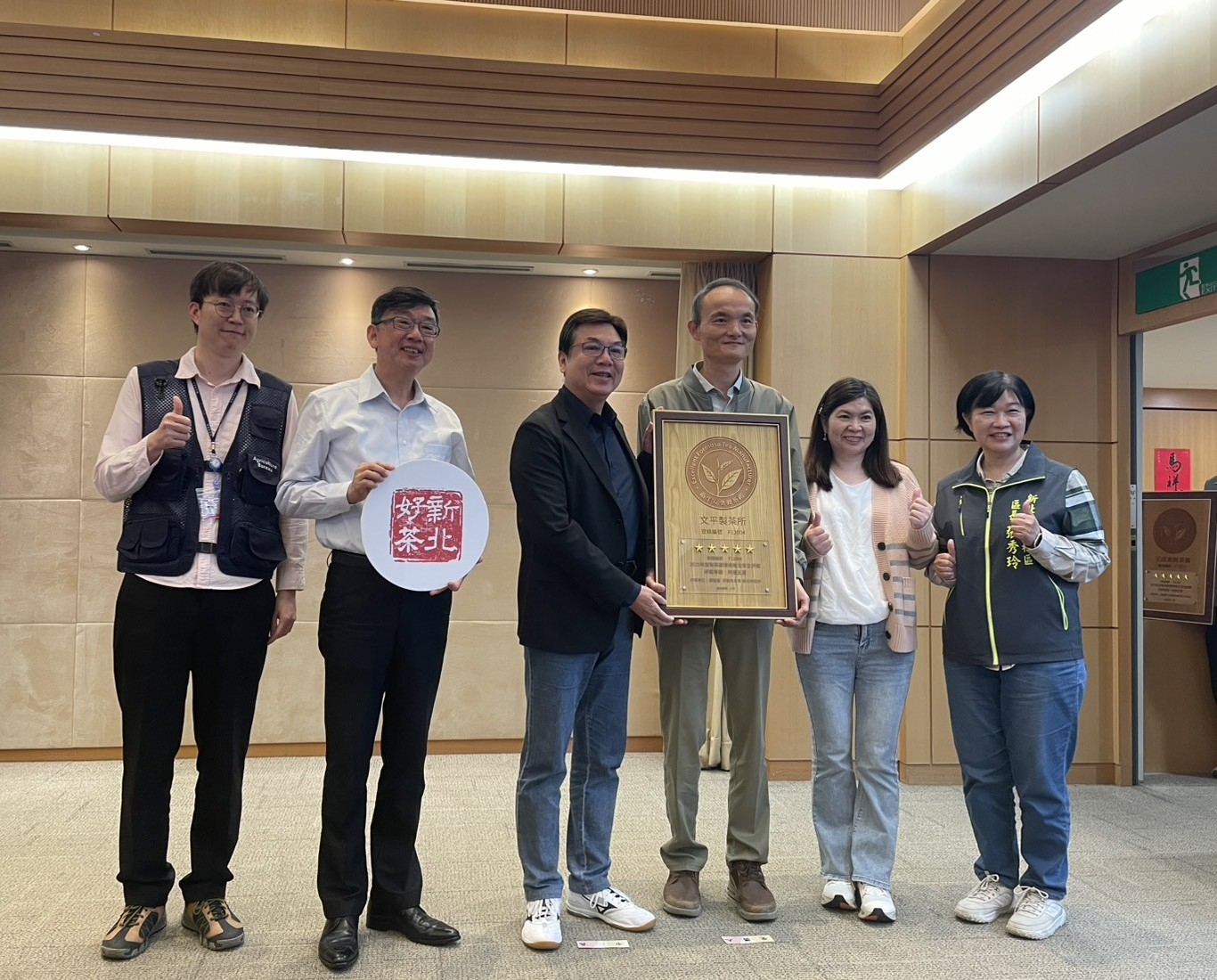 本屆首度入榜取得5星級製茶廠評等肯定的「文平茶莊」，由第4代茶農夫婦王翰揚與潘淑娟共同經營。