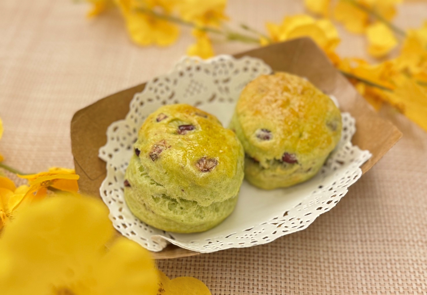 青苧麻紅豆司康帶有漂亮茶色與紅豆的香甜