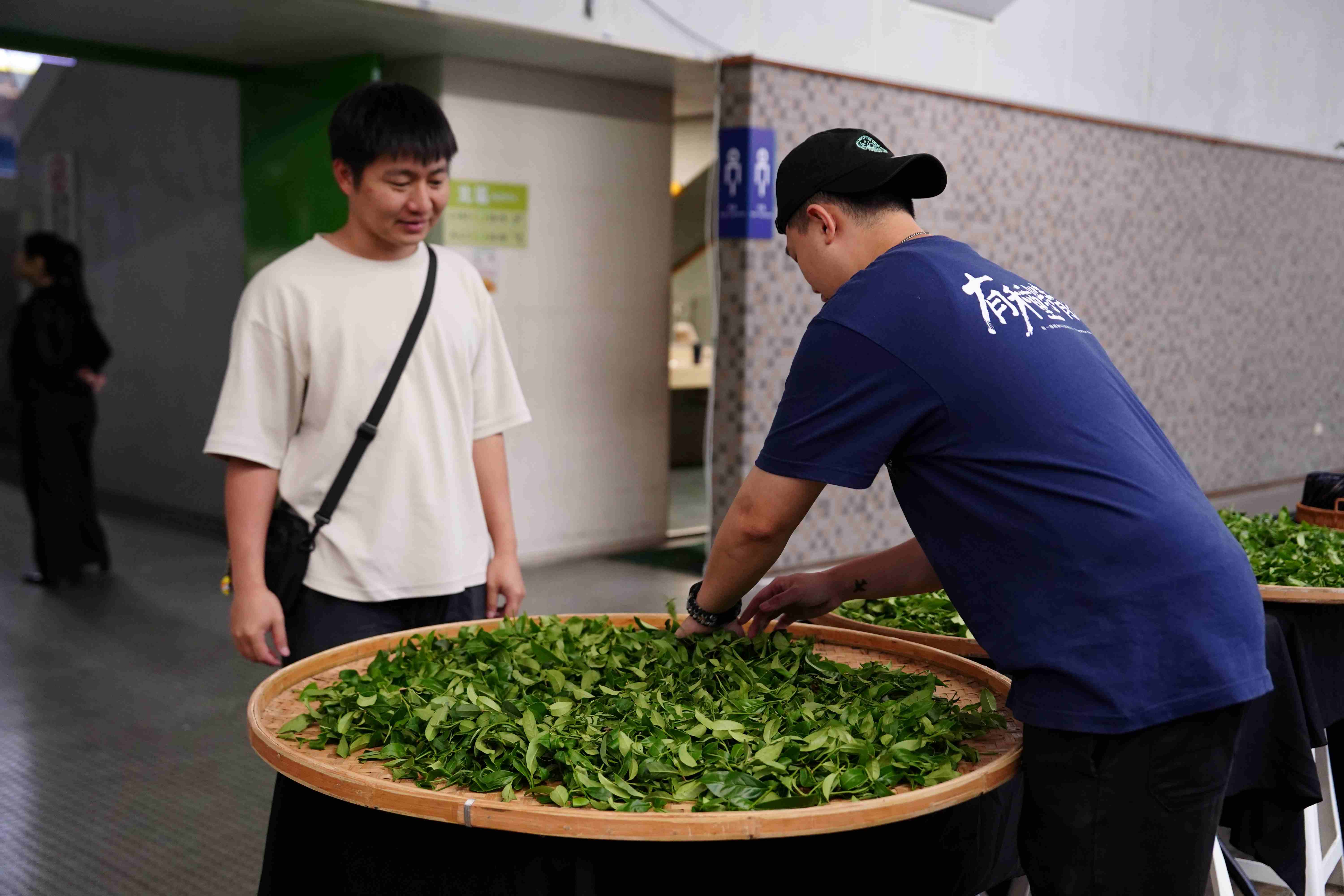為了讓民眾能接觸地方農特產品，新北好茶聯手新北國王推廣茶鄉文化，於國王隊主場賽事設置茶山體驗攤位2