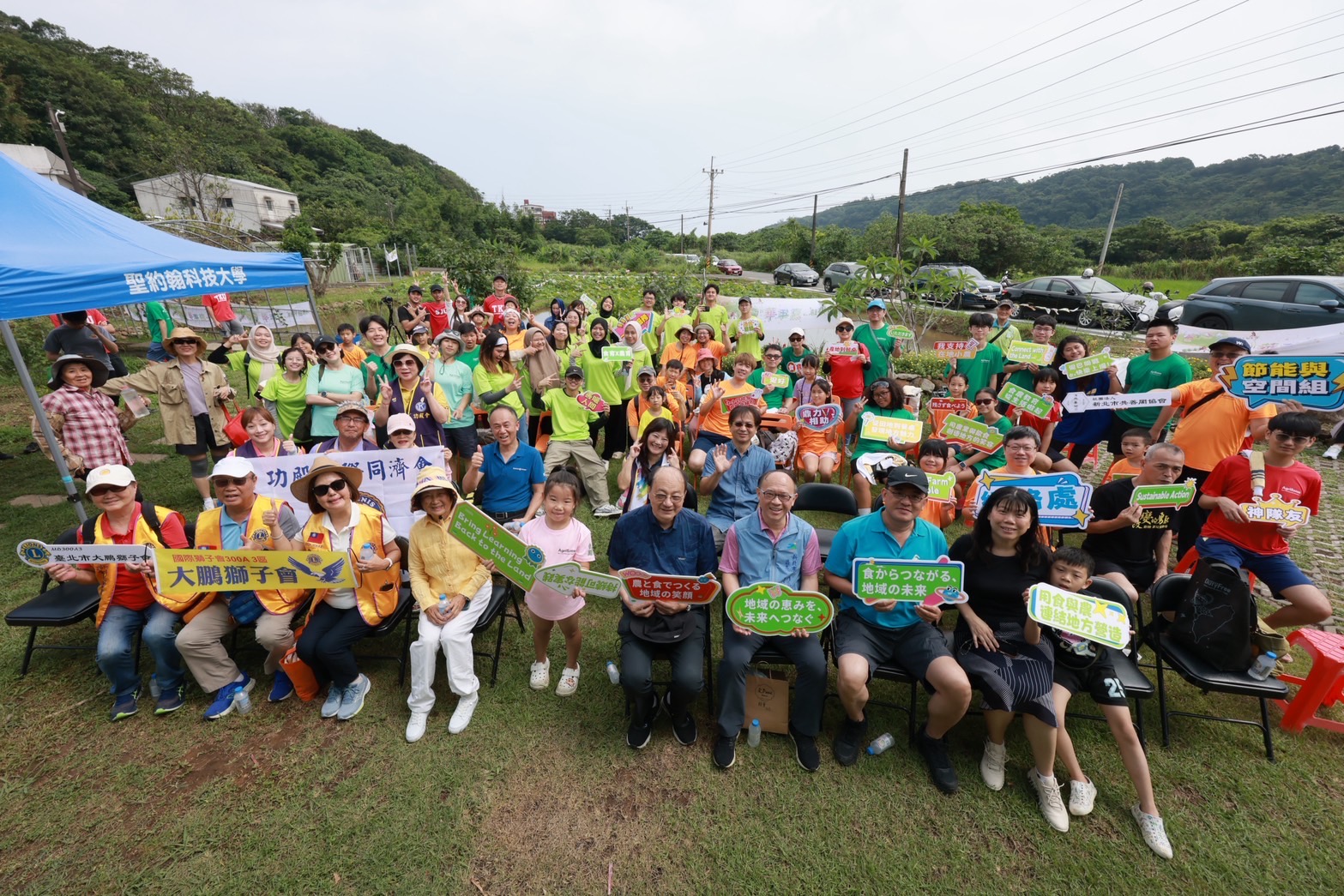 新北市農情食課教育推廣學會主辦的「2026水梯田排球嘉年華」,結合泥巴排球、食農闖關及地方特色體驗,將農村景觀轉化為充滿趣味的戶外學習場域。