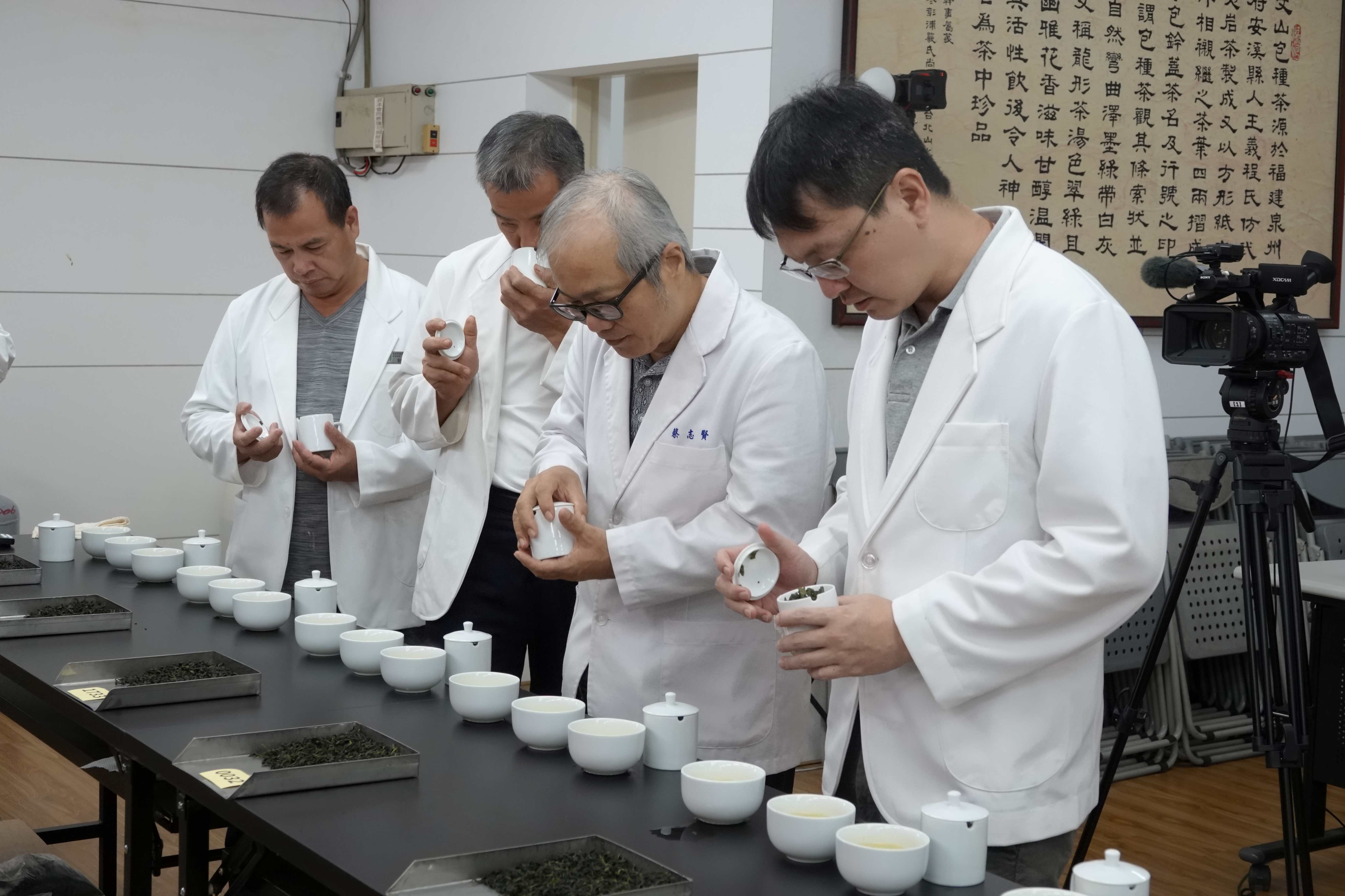 每一批的「新北好茶」優良獎比賽茶,都是在經過評審嚴格品評篩選後脫穎而出,透過舉辦評鑑賽事,提供全國民眾最頂級的茶品感受