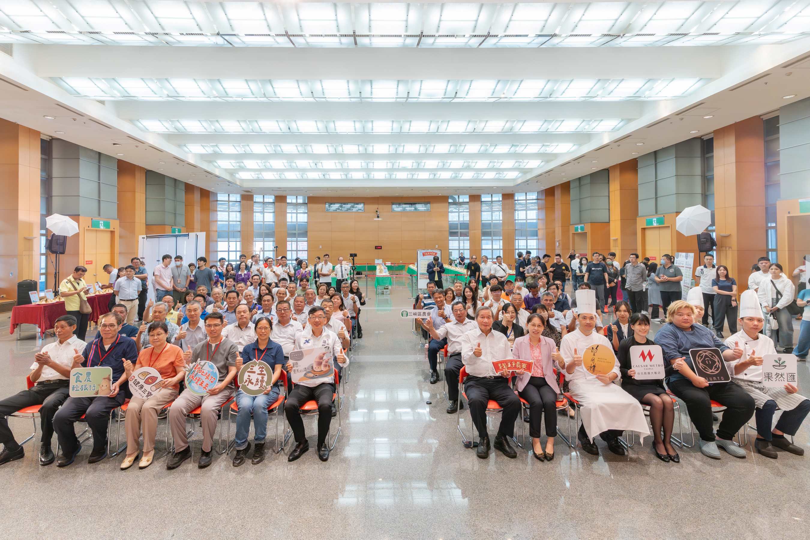 新北市政府今(9)日舉辦「2026新北筍王爭霸戰暨綠竹筍產季開跑記者會」,宣布綠竹筍產季開跑