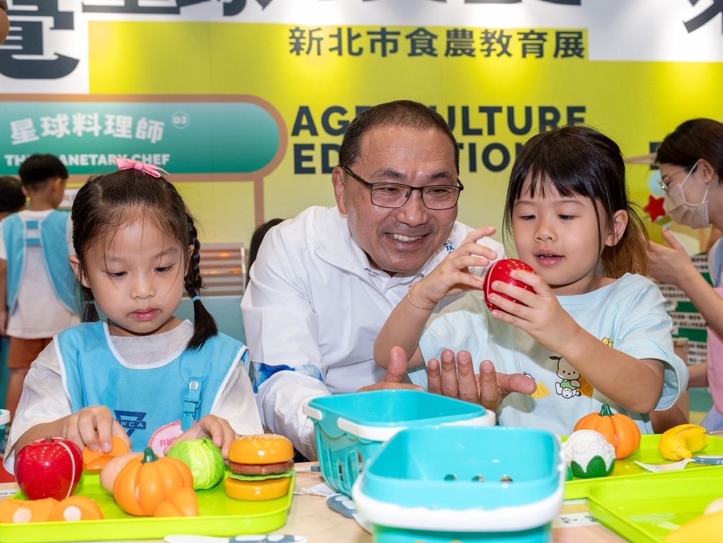 市長侯友宜與小朋友化身味覺星球守護隊,挑戰活動主題任務