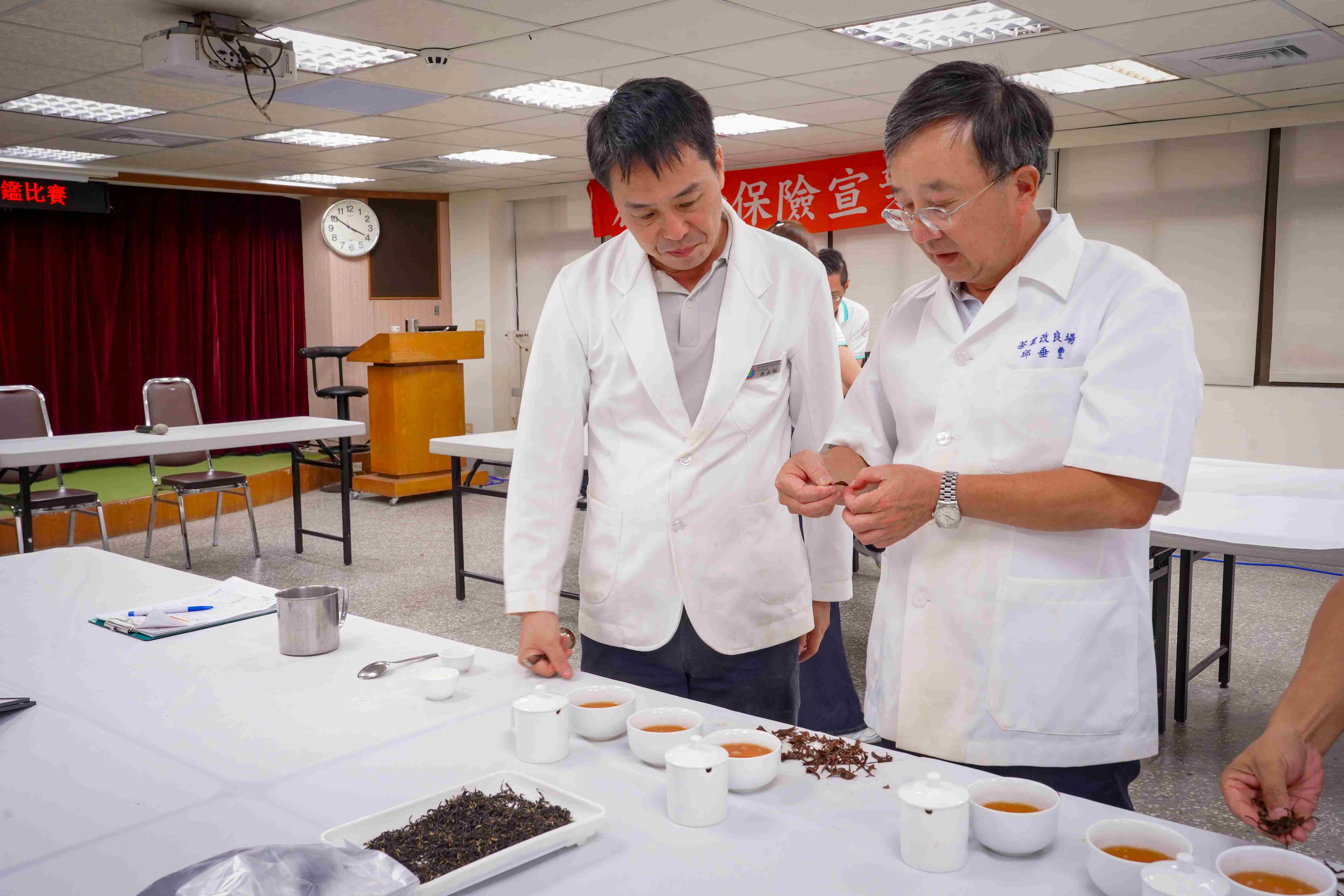 賽事由農業部茶及飲料作物改良場副場長邱垂豐及助理研究員張正桓擔任評審