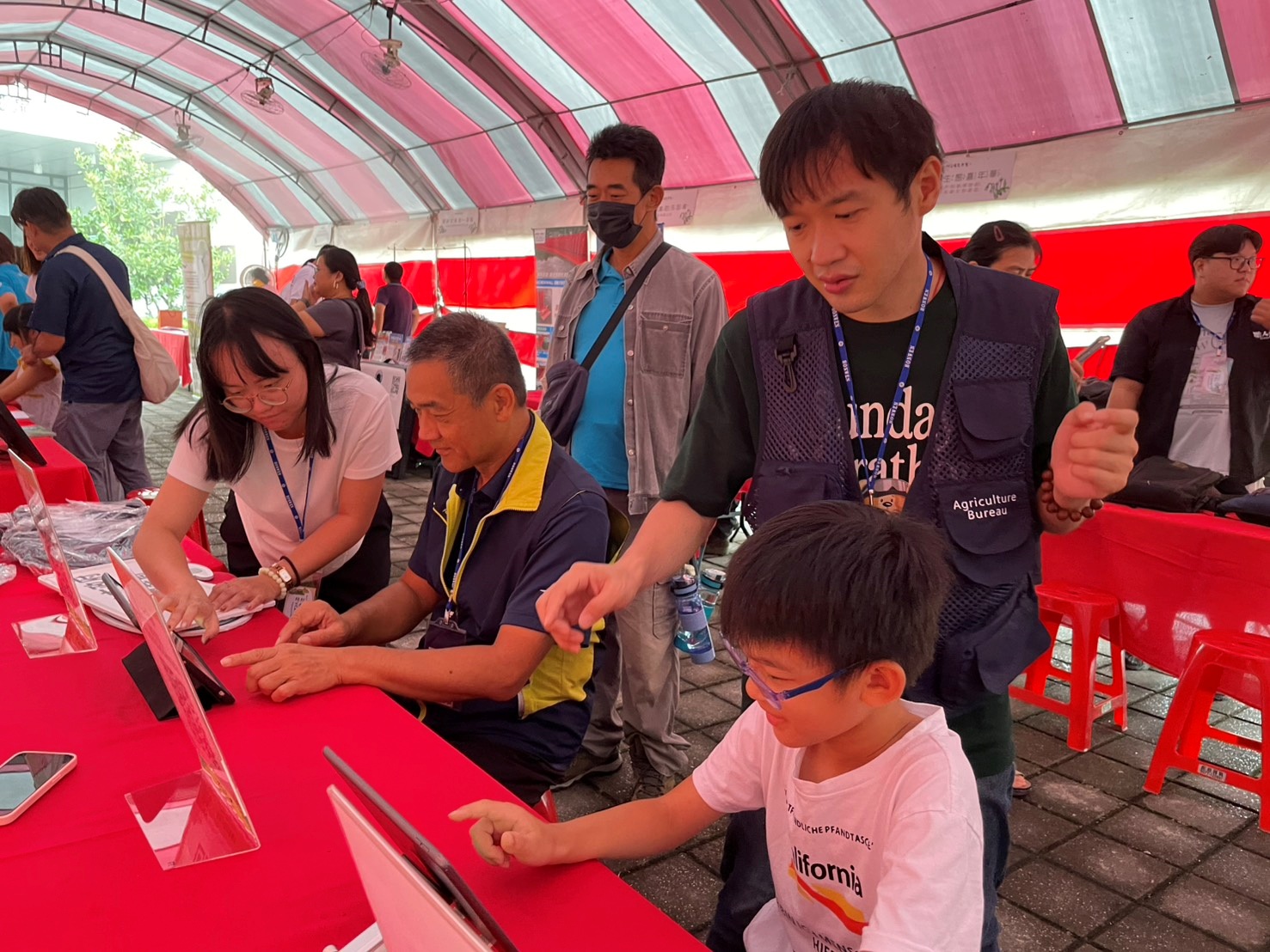 民眾遊玩水保創意網頁遊戲「收集吧!松果兒農村水保任務」2